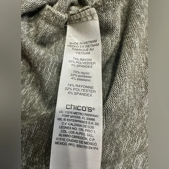 🦋 NWOT Women’s Chicos 3/4 sleeve top COMFY - Picture 4 of 10